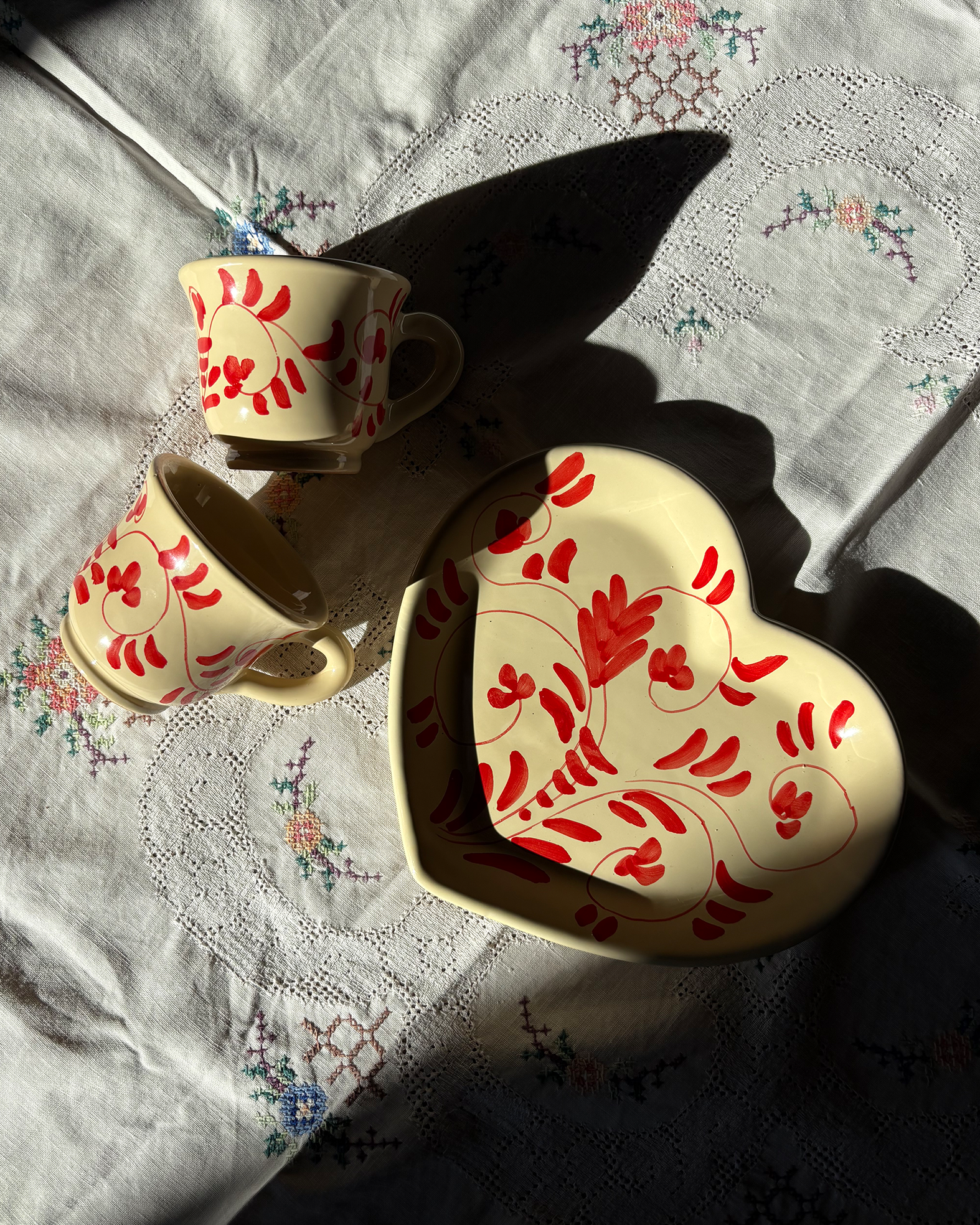Caffè Cups for 2 on a heart Shaped Plate