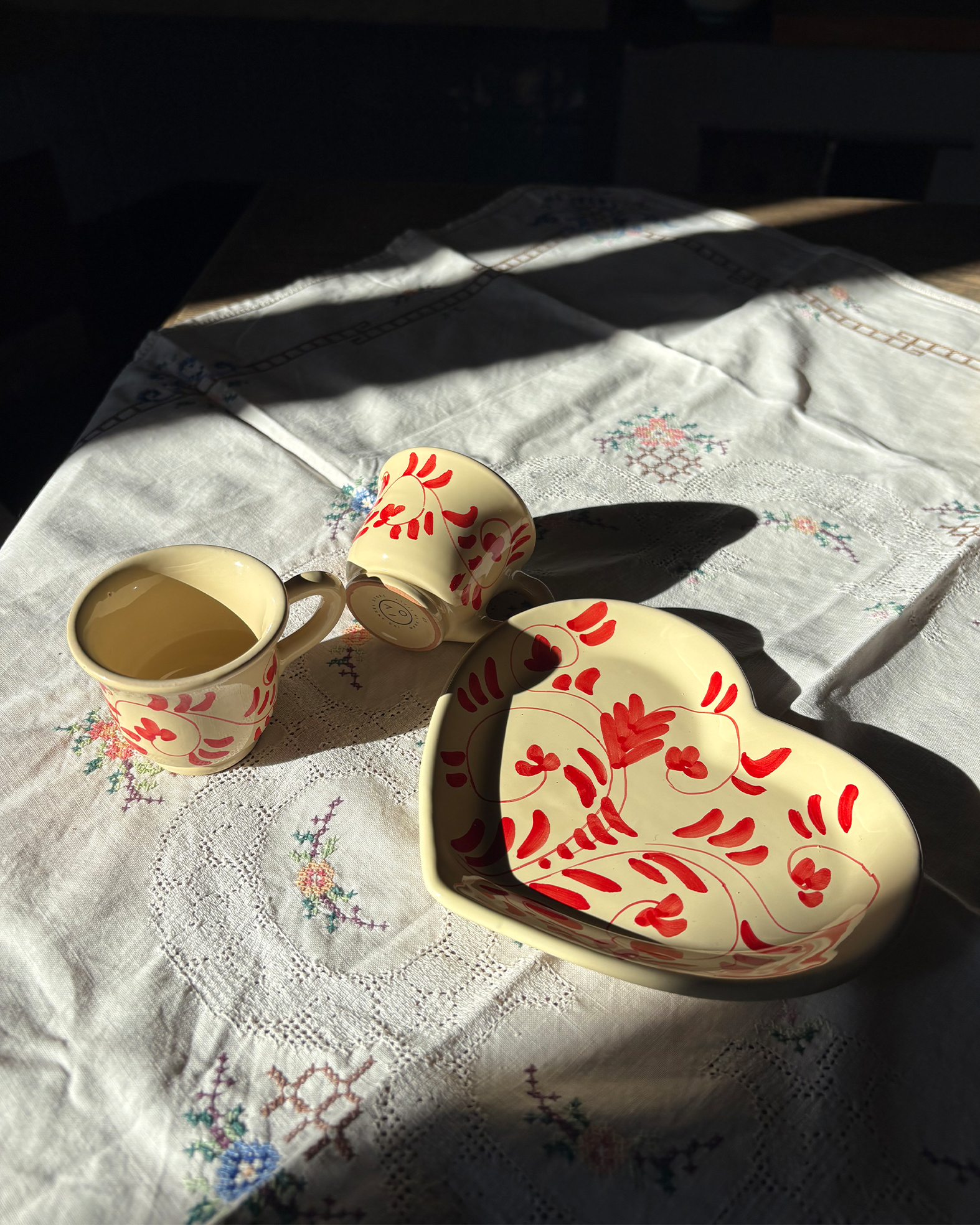 Caffè Cups for 2 on a heart Shaped Plate
