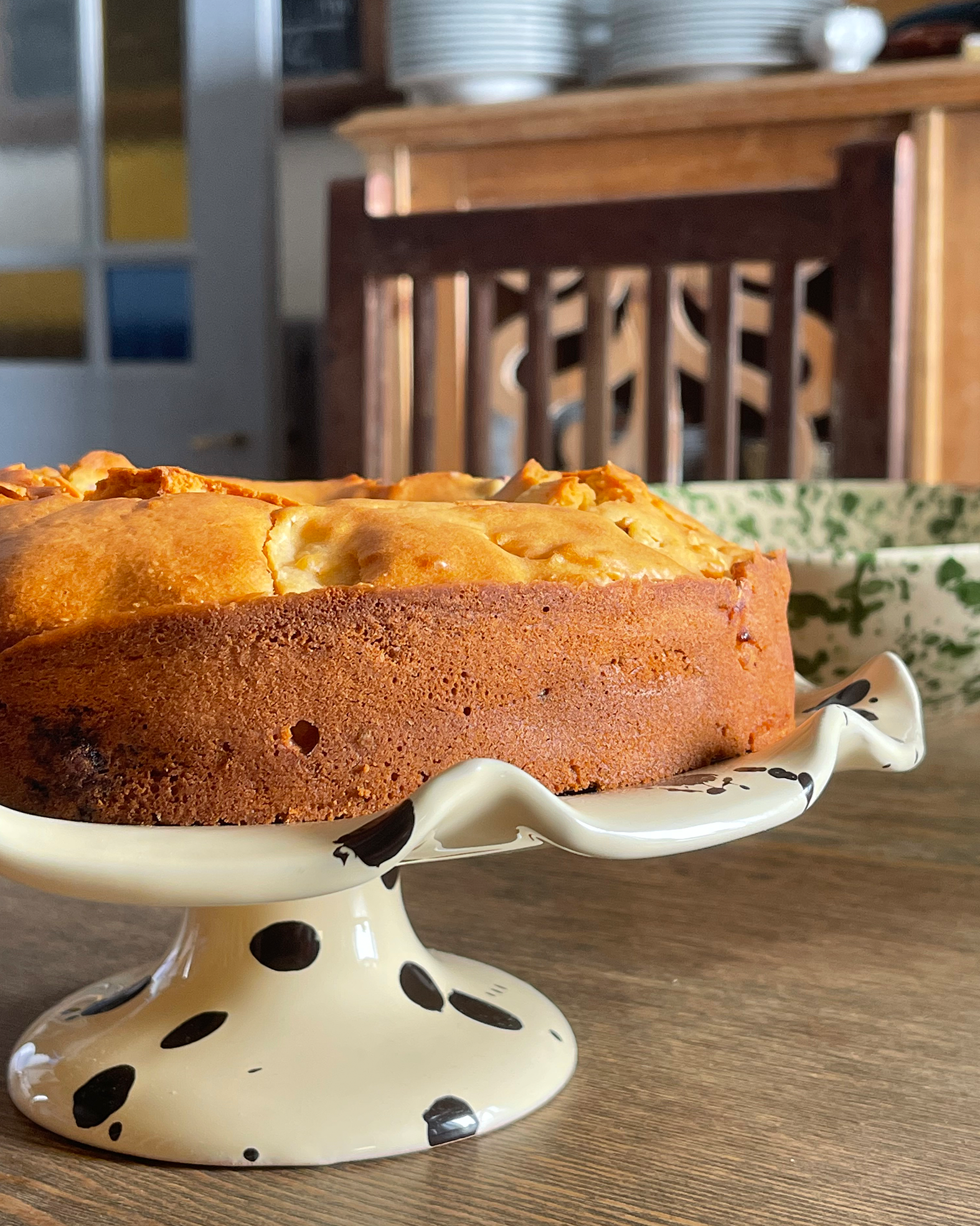 The Curvy Cake Stand