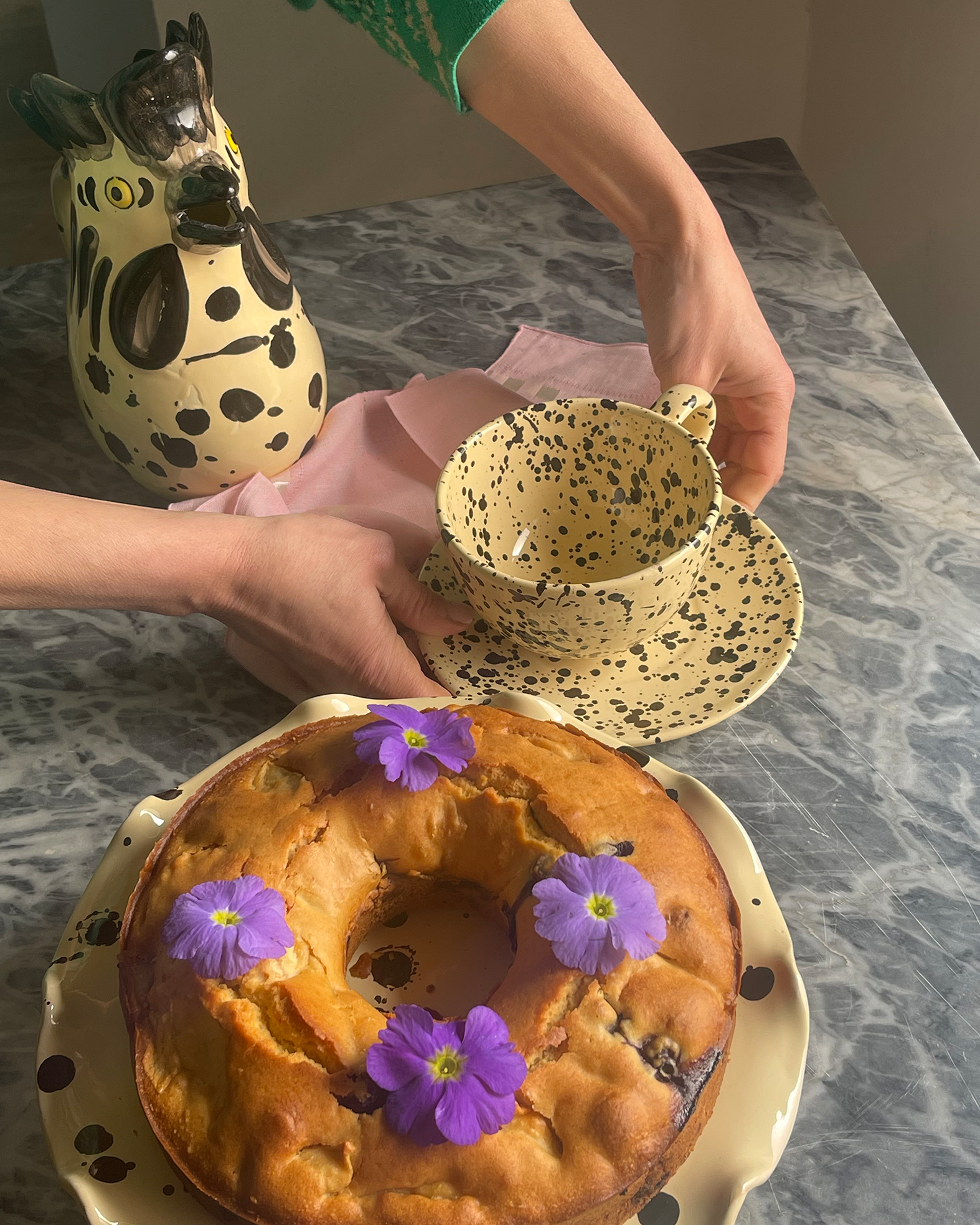 The Curvy Cake Stand