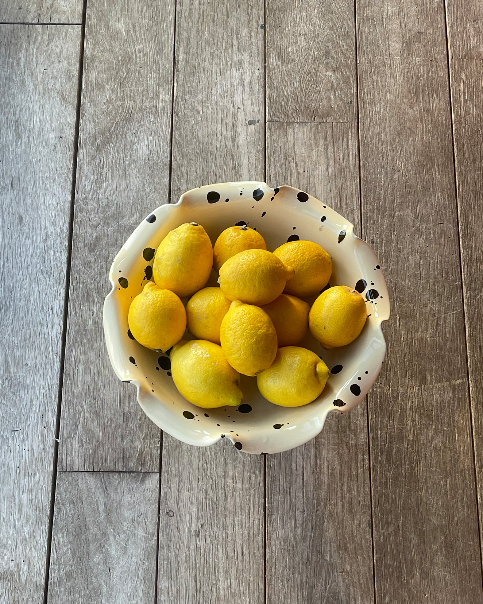 The Curvy Serving Bowl with Stand