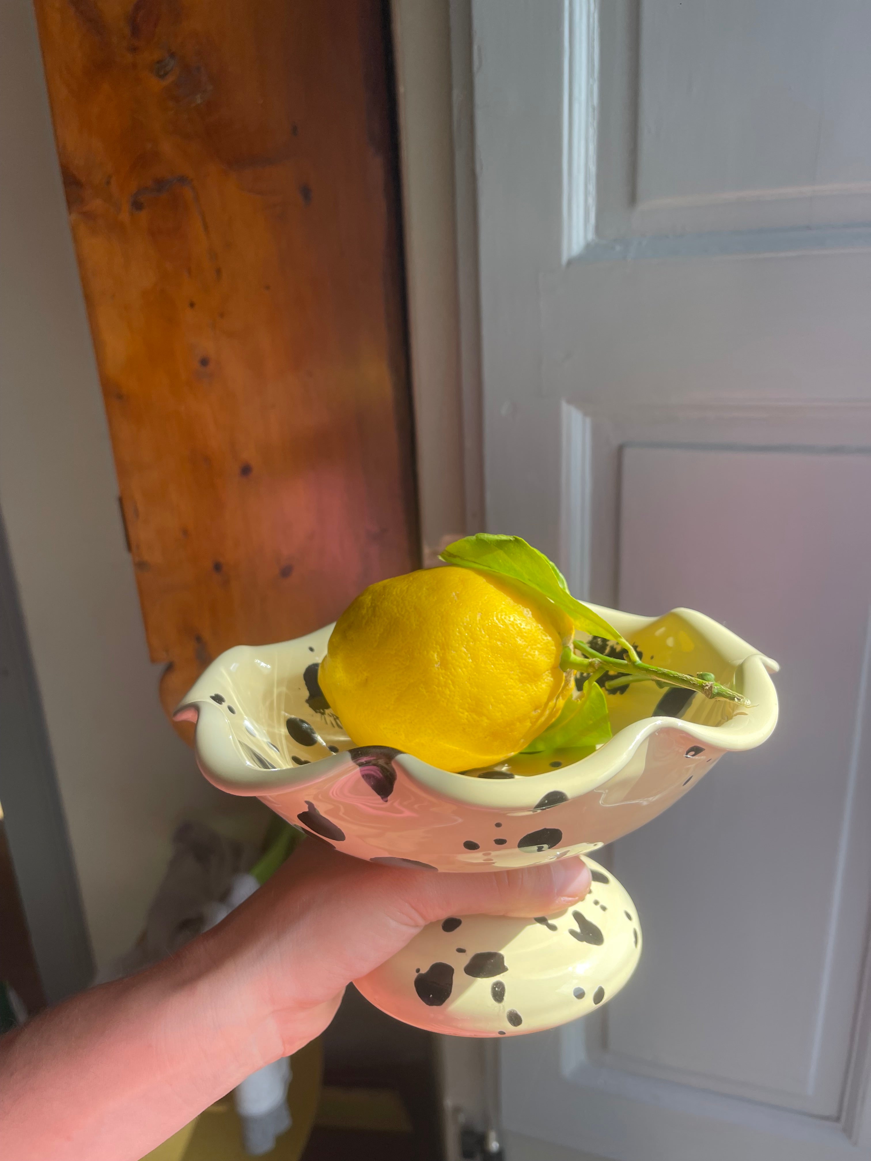 The Curvy Mini Bowl with Stand
