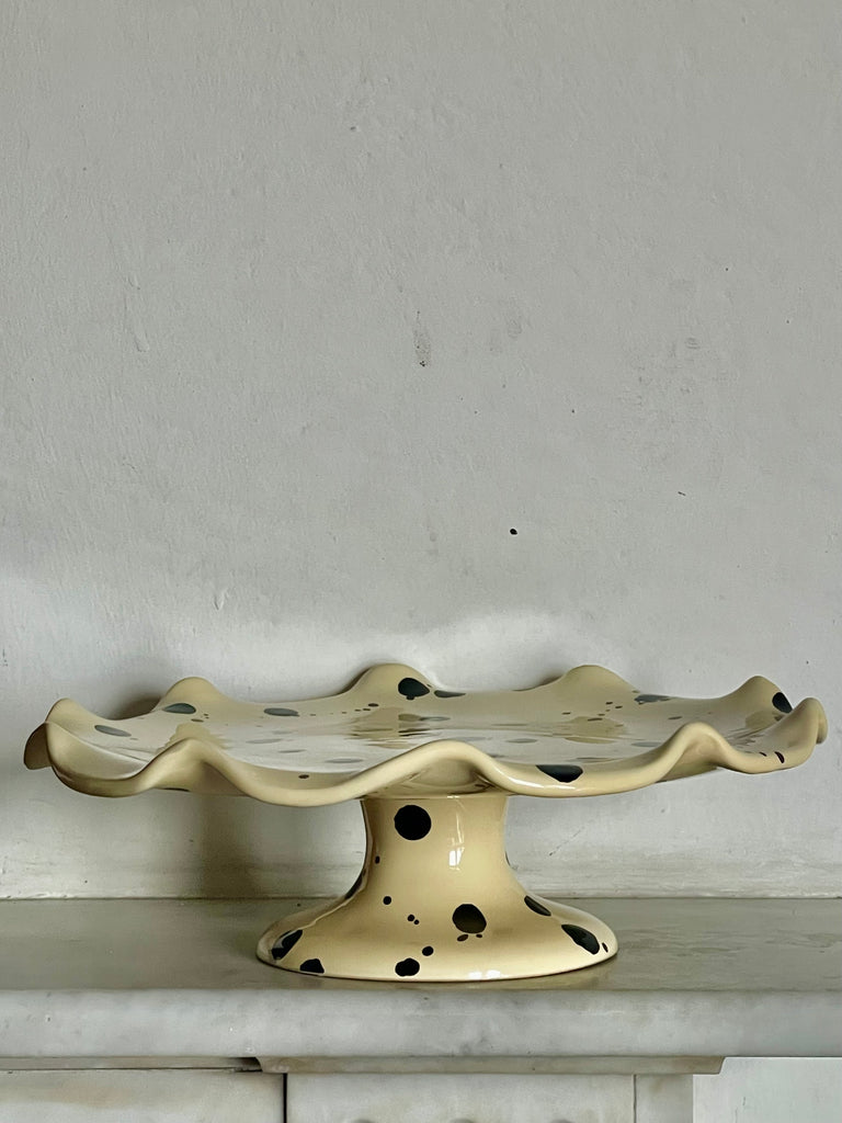 The Curvy Cake Stand