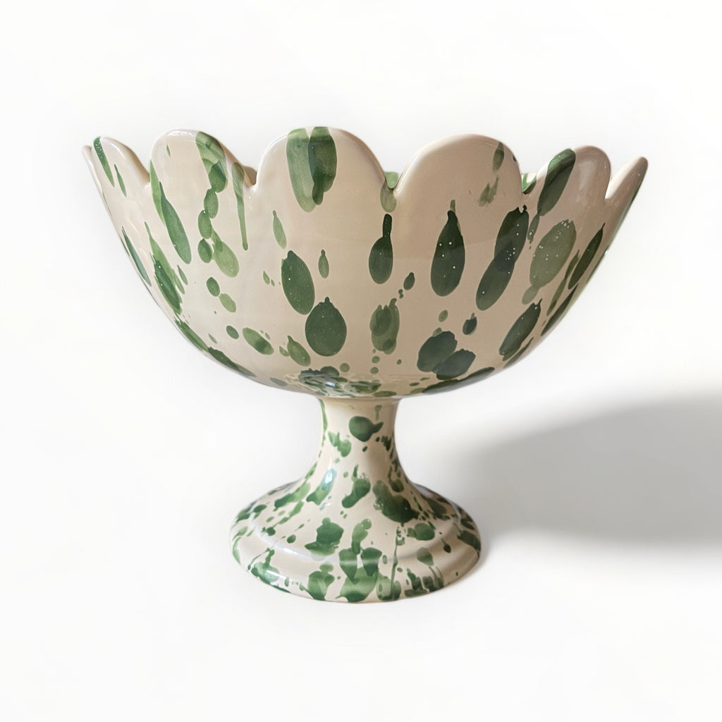 The Scalloped bowl with Stand