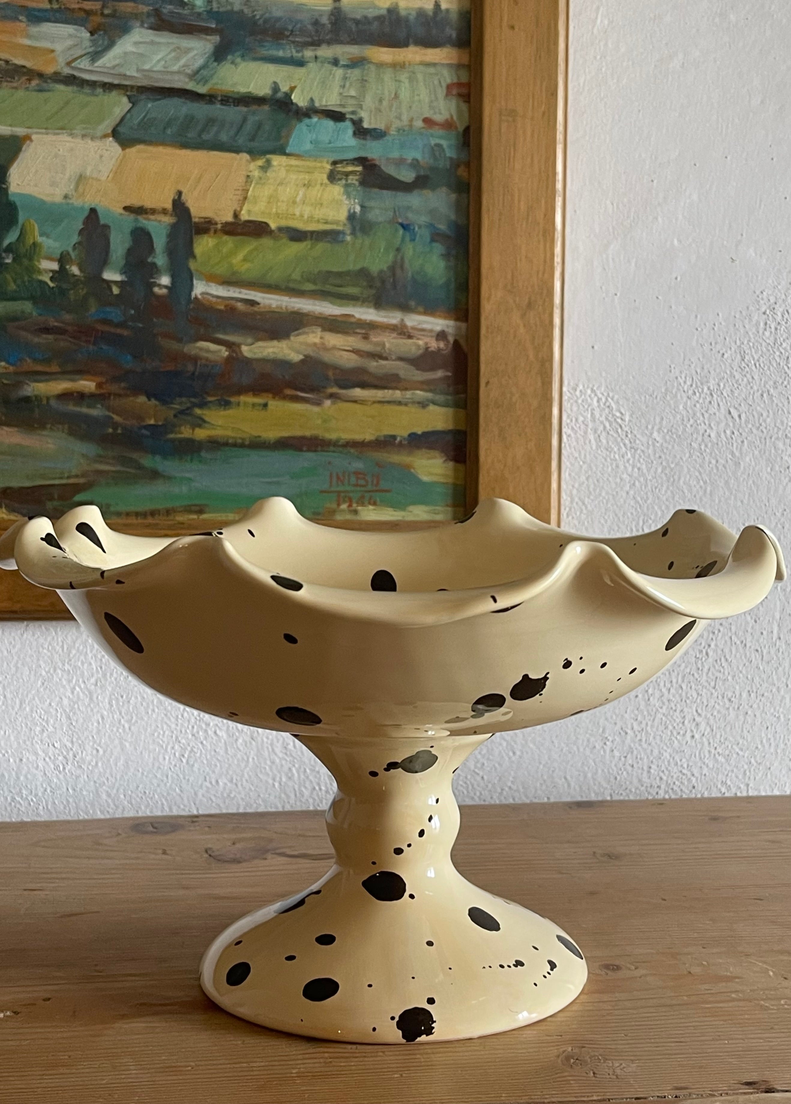 The Curvy Serving Bowl with Stand